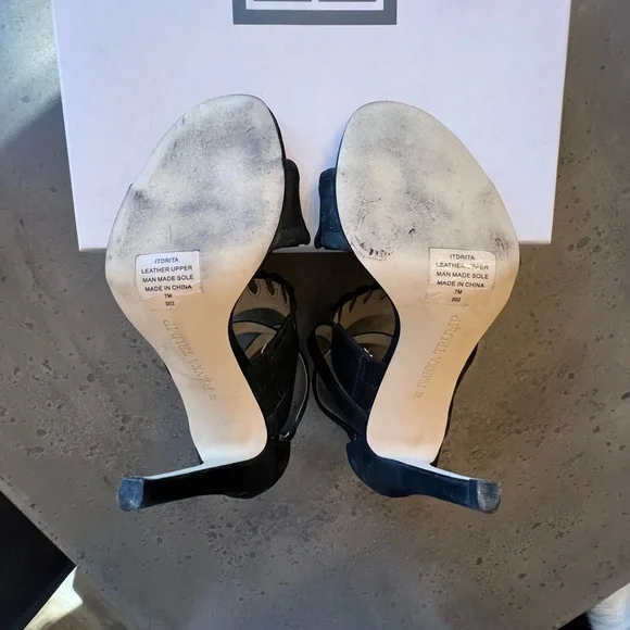 Ivanka Trump Suede heels. Black suede. - Picture 5 of 8